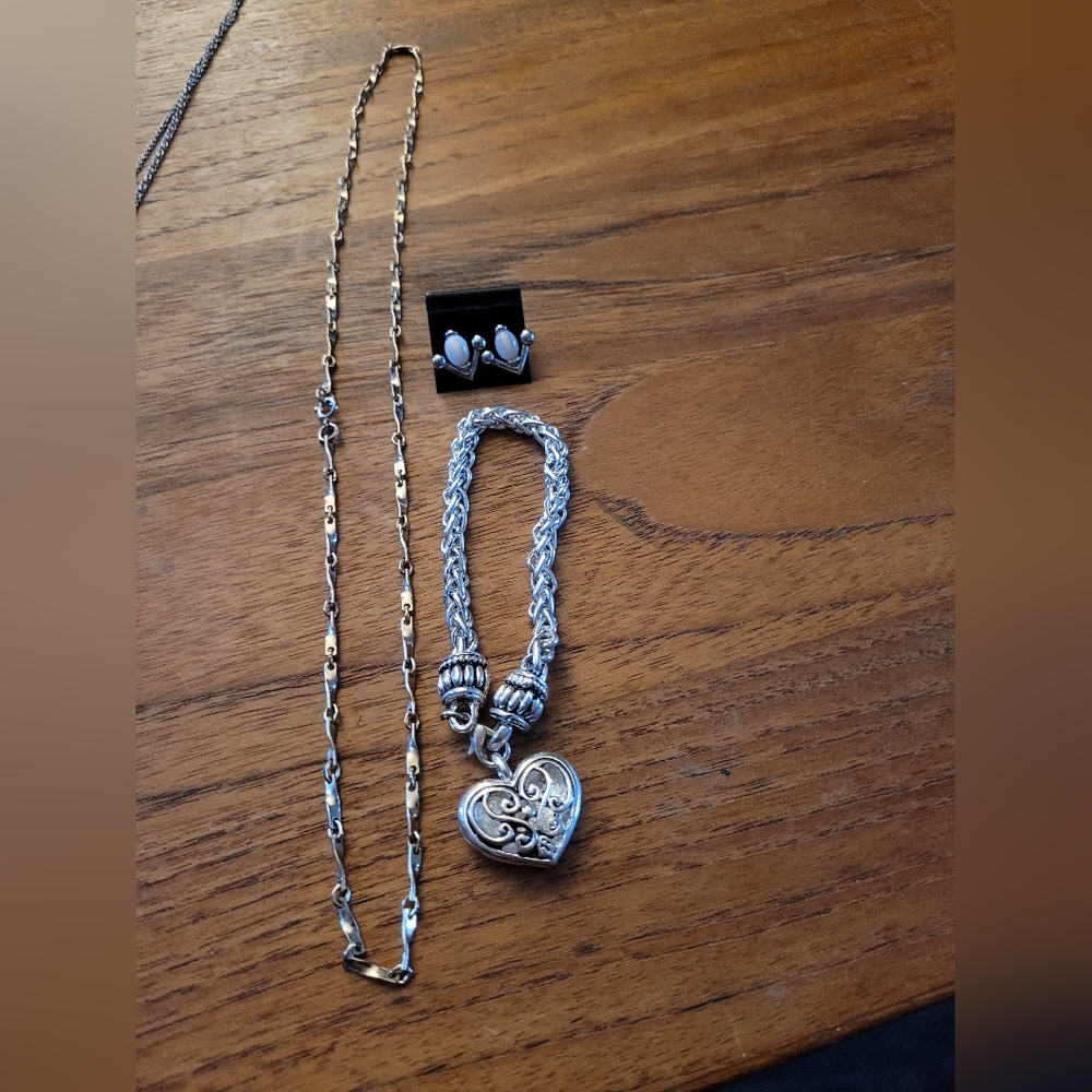 Bracelet, earring and necklace set